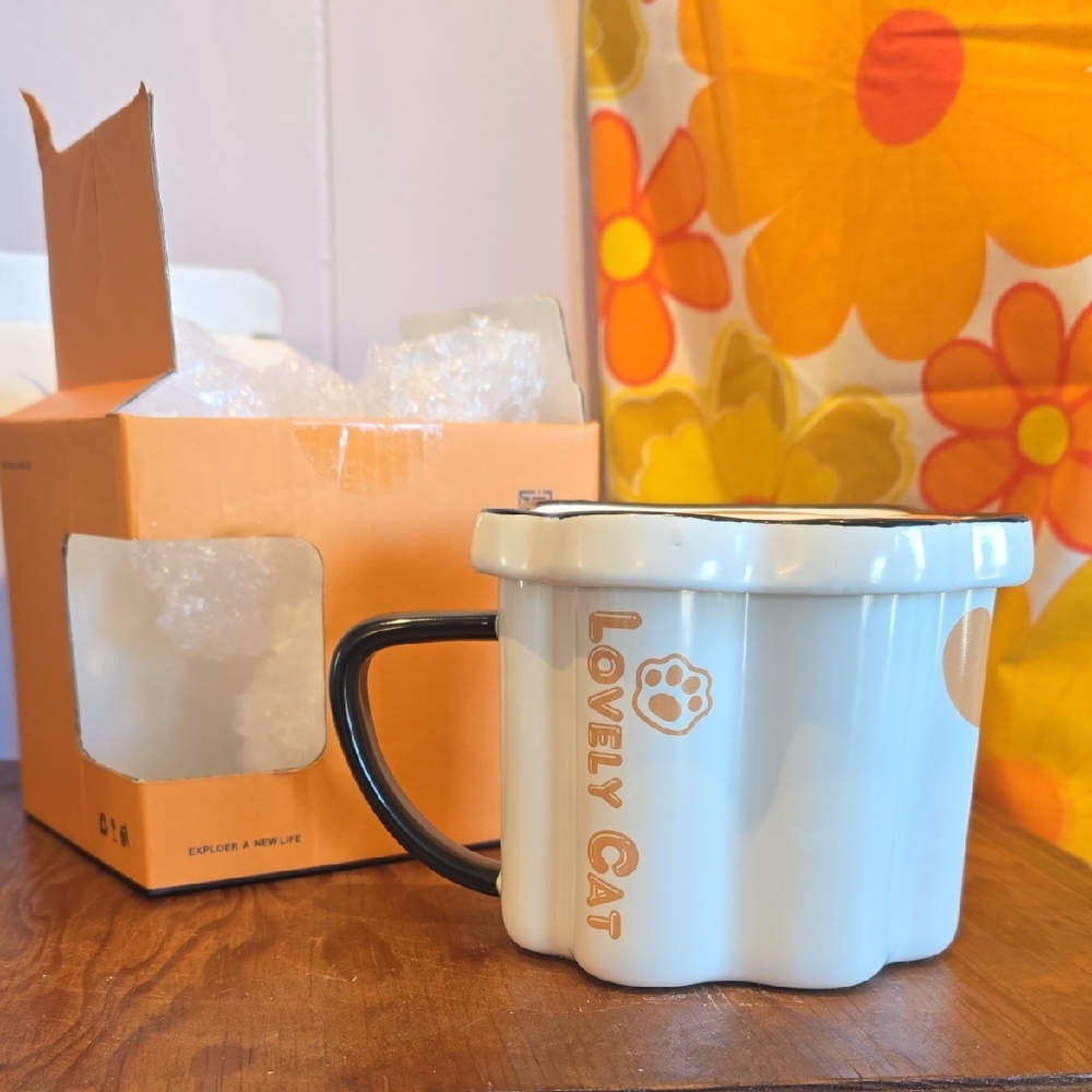 Brand New! Lovely Cat Paw Mug with Black Handle & Top